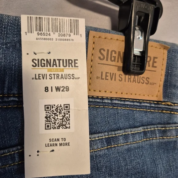 Levi Totally Shaping Women's Pull On Capri Nwt Size 8‎ - Picture 3 of 5